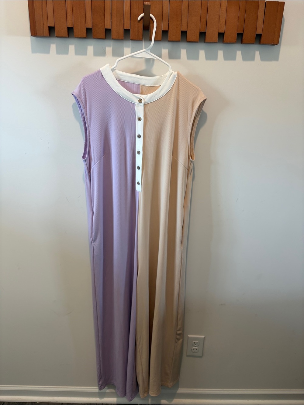 Sleeveless Lavender and Beige Colorblock Maxi Jumpsuit with Contrast Collar